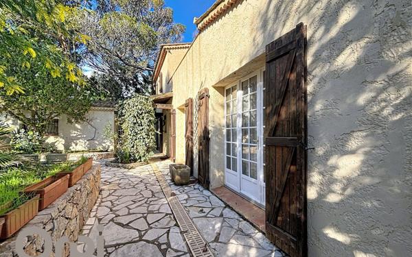 Maison à vendre    5 pièces • 163,85 m2 Fréjus