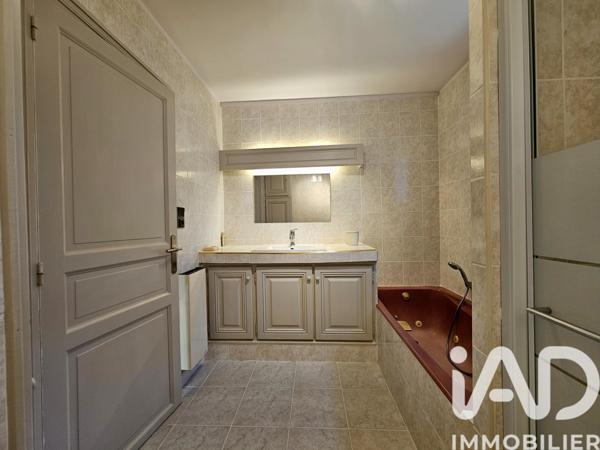 Maison à vendre 8 pièces 197 m² Fréjus