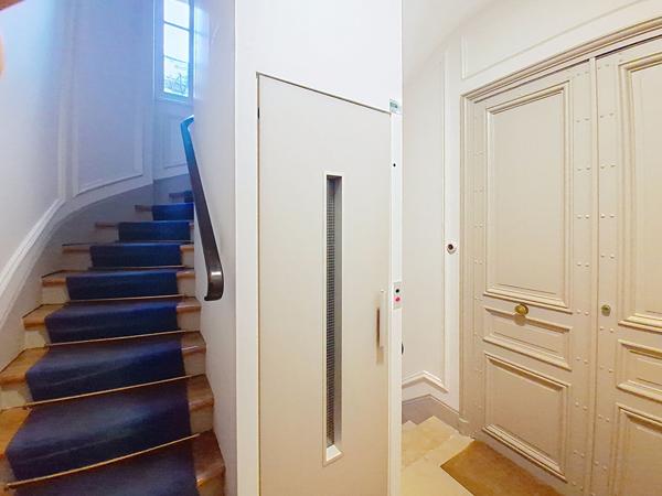 Nestenn - Paris 16 - Rue de la Tour - Passy - Dernier étage avec ascenseur - Studio - À rénover - Investissement locatif - Pied à terre