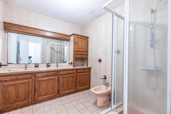 Vente                                                      Appartement
                        
                     4 pièces                      106 m2                     à Saint-Amant-Tallende