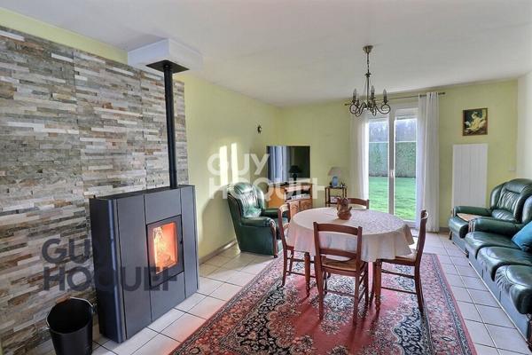 Aux alentours de Beaumont le Roger, dans un village avec école