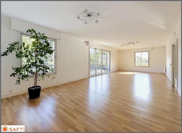 147 m2 avec vue Loire, balcons et garage.