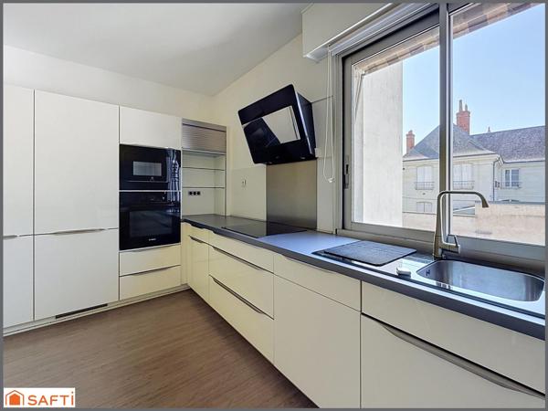 147 m2 avec vue Loire, balcons et garage.