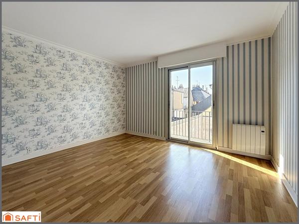 147 m2 avec vue Loire, balcons et garage.
