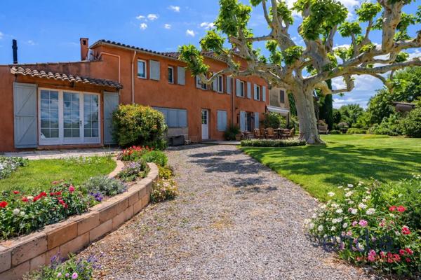 Offrez-vous le luxe d'habiter une bastide de caractère et la liberté d'un revenu locatif régulier.
