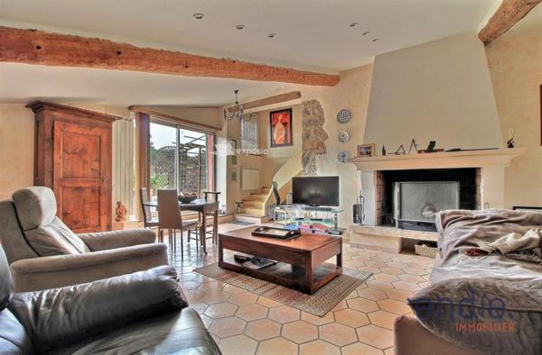 Offrez-vous le luxe d'habiter une bastide de caractère et la liberté d'un revenu locatif régulier.
