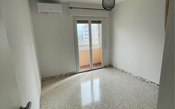 Appartement à vendre    3 pièces •  Saint-Laurent-du-Var