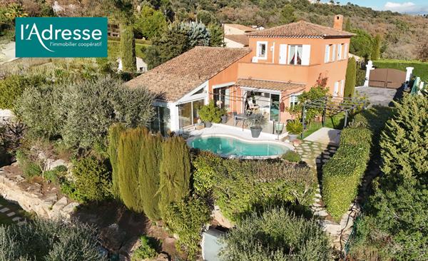 Villa aux Adrets de L'Esterel, 5 pièces de 133 m2, piscine et vue dégagée sur les collines.