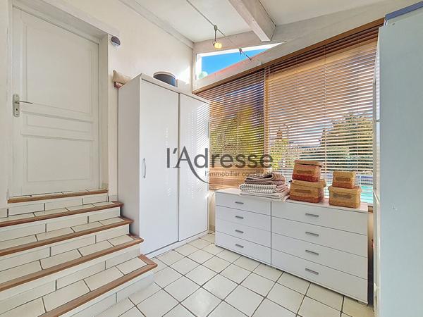 Villa aux Adrets de L'Esterel, 5 pièces de 133 m2, piscine et vue dégagée sur les collines.