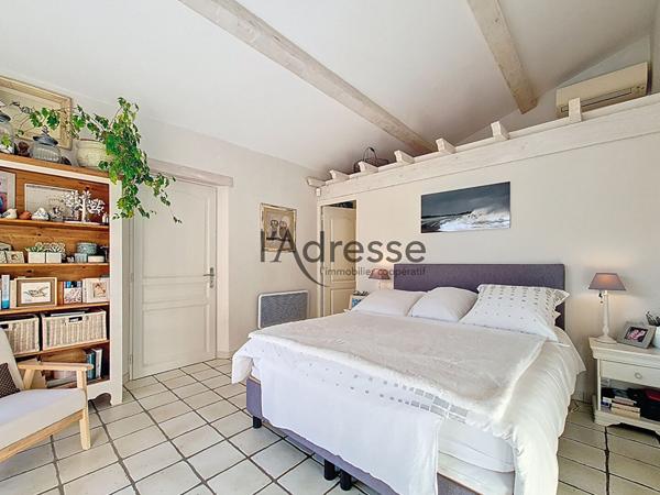 Villa aux Adrets de L'Esterel, 5 pièces de 133 m2, piscine et vue dégagée sur les collines.