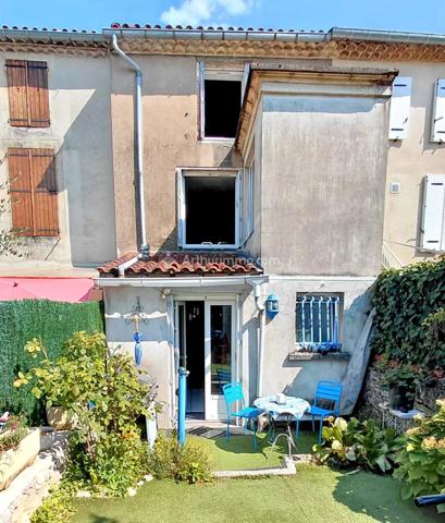 Vente                                                      Maison de ville
                        
                     5 pièces                      133 m2                     à Castres