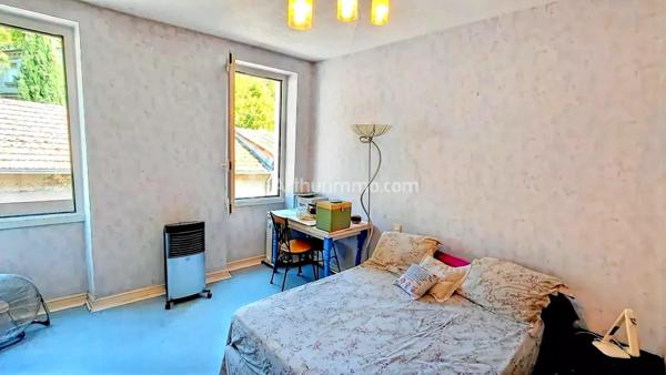 Vente                                                      Maison de ville
                        
                     5 pièces                      133 m2                     à Castres