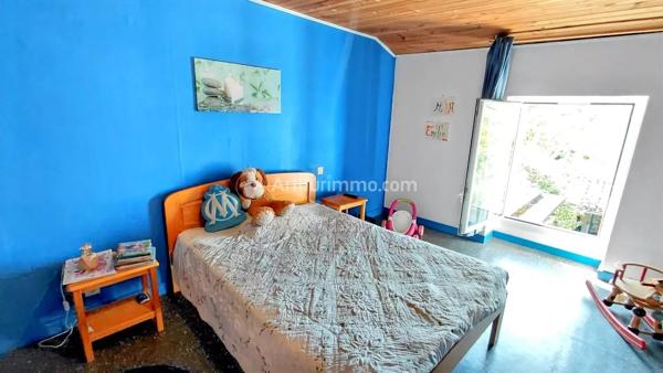 Vente                                                      Maison de ville
                        
                     5 pièces                      133 m2                     à Castres