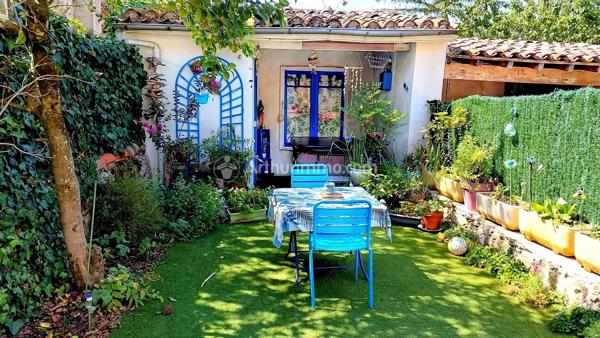Vente                                                      Maison de ville
                        
                     5 pièces                      133 m2                     à Castres