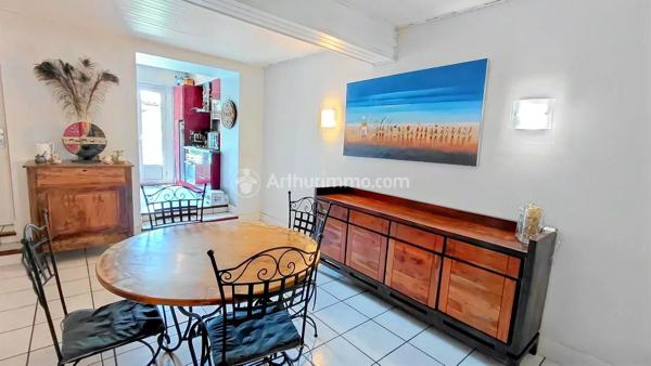 Vente                                                      Maison de ville
                        
                     5 pièces                      133 m2                     à Castres