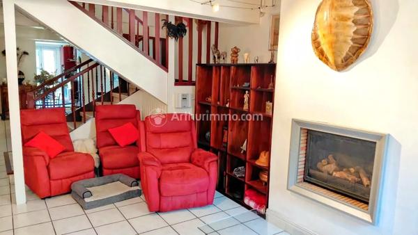 Vente                                                      Maison de ville
                        
                     5 pièces                      133 m2                     à Castres