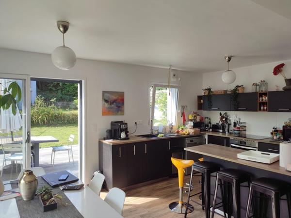 A200m des commerces et 7 km de Vannes, jolie maison de 2019.