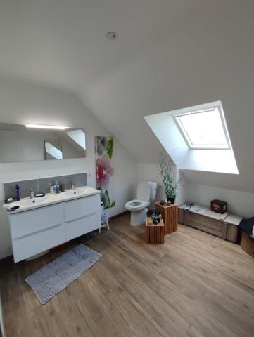 A200m des commerces et 7 km de Vannes, jolie maison de 2019.