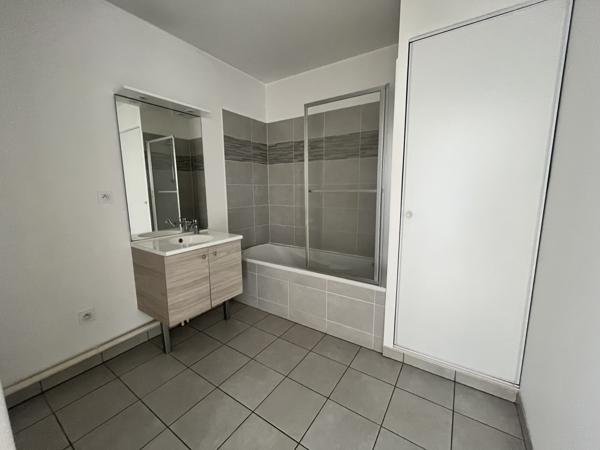 Appartement à louer 960 € CC ORLEANS 3 p 64 m² DPE C
