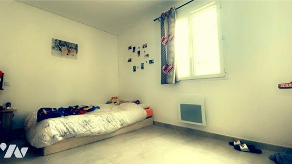 VILLA RECENTE + TERRAIN  3 CHBRES GARAGES WC DOUCHE DEBARRAS CUISINE SEJOUR SPACIEUX CLIM REVERSIBLE