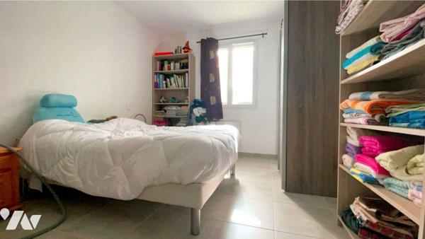 VILLA RECENTE + TERRAIN  3 CHBRES GARAGES WC DOUCHE DEBARRAS CUISINE SEJOUR SPACIEUX CLIM REVERSIBLE