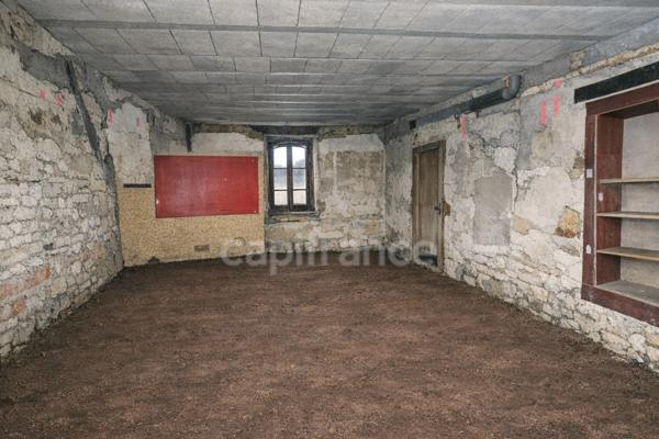 Appartement à rénover - beau potentiel - Mouchard (39330)
