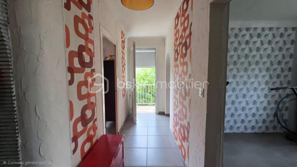 Venez vite découvrir cette superbe maison de 114 m², située à Châtellerault 86, à deux pas de toutes les commodités, quatre minutes de la gare en voiture, deux minutes à pied, des commerces.
Ce superbe bien immobilier est composé : 

INTÉRIEUR REZ-DE-CHAUSSÉE
- Entrée spacieuse
- Cuisine spacieuse, aménagée, équipée , four, plaque gaz de ville, hotte et rangement avec îlot centrale, ouverte sur salon /séjour, balcon.
- Cellier, accé au sous-sol par escalier intérieur.
- Deux chambres dont une avec dressing
- Une salle de bains
- WC séparé

A L’ÉTAGE, MANSARDE
- Grand pallier, salle de jeu, petit salon
- Deux belle chambres

SOUS-SOL
- Cave 
- Chaufferie
- Pièce aménagée, après isolation et changement de fenêtre, celle ci pourrait être une chambre ou tout autre pièce à votre convenance
- Grand garage 
- Atelier

EXTÉRIEUR:
- Maison en partie mitoyenne sur un coté.
- Celle-ci est implantée sur une parcelle de terrain de 1047 m²,clôturé, arborés.
- Un superbe four à pizza est installé dans un charmant chalet.
- Cabanon de jardin 
- Maisonnette de jardin
- Terrasse et Spa

PARTIES TECHNIQUES:
- Type de chauffage chaudière gaz de ville
- Chauffe eau électrique
- Portail électrique
- Volet  roulant électrique
- Double vitrage PVC, et bois au sous sol
Cette superbe maison est classée DPE E à 14 points de passer en D, isolation à améliorer !!
Ce magnifique bien n'attend que vous pour être amélioré et rénover par vos soin!!
Une visite ?