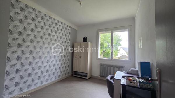 Venez vite découvrir cette superbe maison de 114 m², située à Châtellerault 86, à deux pas de toutes les commodités, quatre minutes de la gare en voiture, deux minutes à pied, des commerces.
Ce superbe bien immobilier est composé : 

INTÉRIEUR REZ-DE-CHAUSSÉE
- Entrée spacieuse
- Cuisine spacieuse, aménagée, équipée , four, plaque gaz de ville, hotte et rangement avec îlot centrale, ouverte sur salon /séjour, balcon.
- Cellier, accé au sous-sol par escalier intérieur.
- Deux chambres dont une avec dressing
- Une salle de bains
- WC séparé

A L’ÉTAGE, MANSARDE
- Grand pallier, salle de jeu, petit salon
- Deux belle chambres

SOUS-SOL
- Cave 
- Chaufferie
- Pièce aménagée, après isolation et changement de fenêtre, celle ci pourrait être une chambre ou tout autre pièce à votre convenance
- Grand garage 
- Atelier

EXTÉRIEUR:
- Maison en partie mitoyenne sur un coté.
- Celle-ci est implantée sur une parcelle de terrain de 1047 m²,clôturé, arborés.
- Un superbe four à pizza est installé dans un charmant chalet.
- Cabanon de jardin 
- Maisonnette de jardin
- Terrasse et Spa

PARTIES TECHNIQUES:
- Type de chauffage chaudière gaz de ville
- Chauffe eau électrique
- Portail électrique
- Volet  roulant électrique
- Double vitrage PVC, et bois au sous sol
Cette superbe maison est classée DPE E à 14 points de passer en D, isolation à améliorer !!
Ce magnifique bien n'attend que vous pour être amélioré et rénover par vos soin!!
Une visite ?
