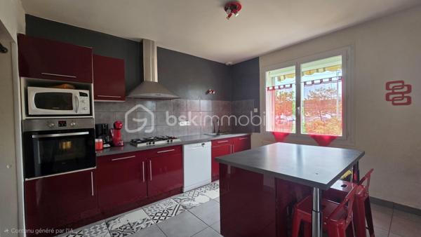 Venez vite découvrir cette superbe maison de 114 m², située à Châtellerault 86, à deux pas de toutes les commodités, quatre minutes de la gare en voiture, deux minutes à pied, des commerces.
Ce superbe bien immobilier est composé : 

INTÉRIEUR REZ-DE-CHAUSSÉE
- Entrée spacieuse
- Cuisine spacieuse, aménagée, équipée , four, plaque gaz de ville, hotte et rangement avec îlot centrale, ouverte sur salon /séjour, balcon.
- Cellier, accé au sous-sol par escalier intérieur.
- Deux chambres dont une avec dressing
- Une salle de bains
- WC séparé

A L’ÉTAGE, MANSARDE
- Grand pallier, salle de jeu, petit salon
- Deux belle chambres

SOUS-SOL
- Cave 
- Chaufferie
- Pièce aménagée, après isolation et changement de fenêtre, celle ci pourrait être une chambre ou tout autre pièce à votre convenance
- Grand garage 
- Atelier

EXTÉRIEUR:
- Maison en partie mitoyenne sur un coté.
- Celle-ci est implantée sur une parcelle de terrain de 1047 m²,clôturé, arborés.
- Un superbe four à pizza est installé dans un charmant chalet.
- Cabanon de jardin 
- Maisonnette de jardin
- Terrasse et Spa

PARTIES TECHNIQUES:
- Type de chauffage chaudière gaz de ville
- Chauffe eau électrique
- Portail électrique
- Volet  roulant électrique
- Double vitrage PVC, et bois au sous sol
Cette superbe maison est classée DPE E à 14 points de passer en D, isolation à améliorer !!
Ce magnifique bien n'attend que vous pour être amélioré et rénover par vos soin!!
Une visite ?