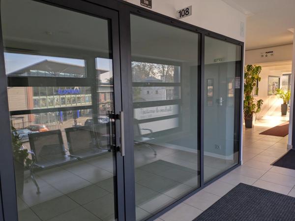 Dpt Isère (38), à louer BOURGOIN JALLIEU Local commercial 75 m²