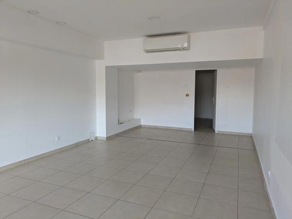 Dpt Isère (38), à louer BOURGOIN JALLIEU Local commercial 75 m²