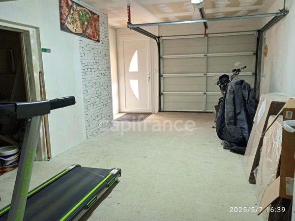 A 3 MN DE LA PLAGE, MAISON SPACIEUSE D'ENVIRON 160M² AVEC UN GRAND GARAGE.