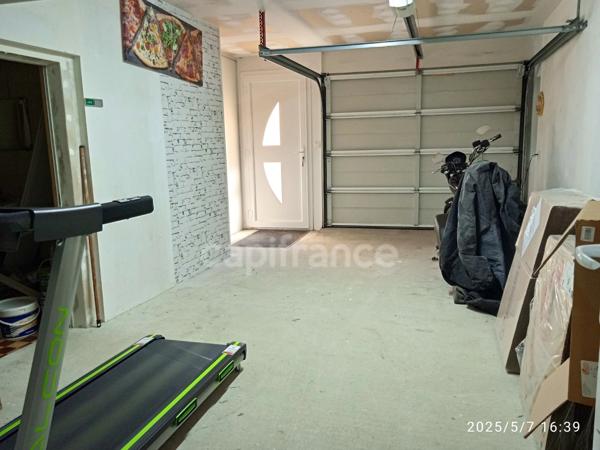 A 3 MN DE LA PLAGE, MAISON SPACIEUSE D'ENVIRON 160M² AVEC UN GRAND GARAGE.