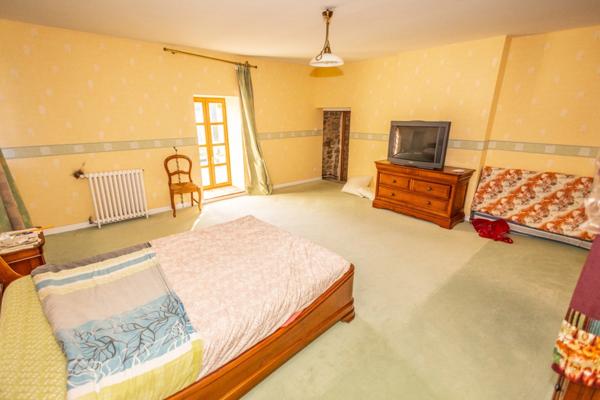 Dpt Ille et Vilaine (35), à vendre SAINT PERN propriete P6 de 228,5 m² - Terrain de 5 218,00 m²