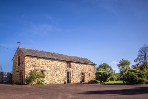 Dpt Ille et Vilaine (35), à vendre SAINT PERN propriete P6 de 228,5 m² - Terrain de 5 218,00 m²