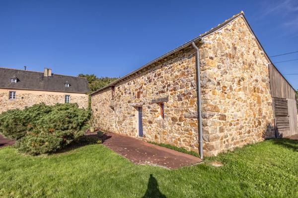 Dpt Ille et Vilaine (35), à vendre SAINT PERN propriete P6 de 228,5 m² - Terrain de 5 218,00 m²