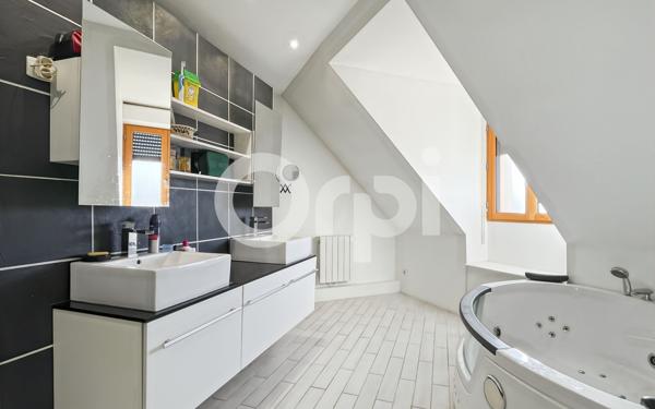 Maison à vendre    6 pièces • 209 m2 Pacy-sur-Eure