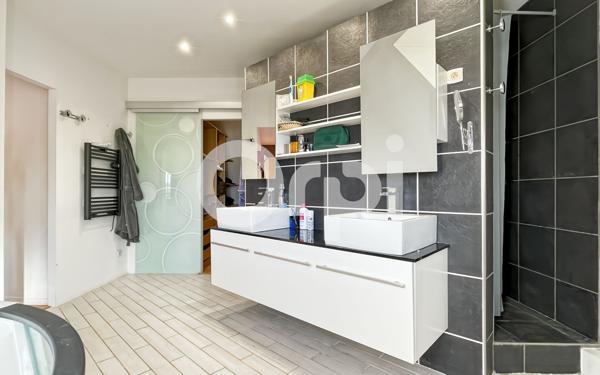 Maison à vendre    6 pièces • 209 m2 Pacy-sur-Eure