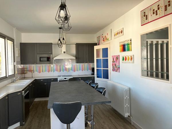 A Royan, à vendre, maison 210 m², 6 chambres, véranda, garage, cave, sur 502m² de terrain