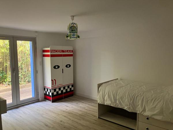 A Royan, à vendre, maison 210 m², 6 chambres, véranda, garage, cave, sur 502m² de terrain