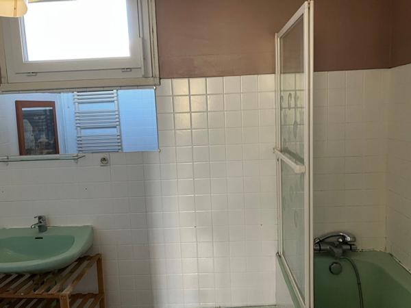 A Royan, à vendre, maison 210 m², 6 chambres, véranda, garage, cave, sur 502m² de terrain