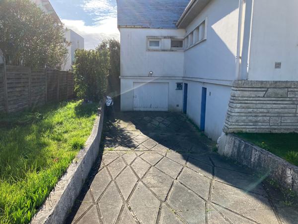 A Royan, à vendre, maison 210 m², 6 chambres, véranda, garage, cave, sur 502m² de terrain