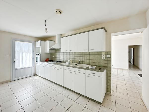 Maison 3 chambres + 261m² de dépendances