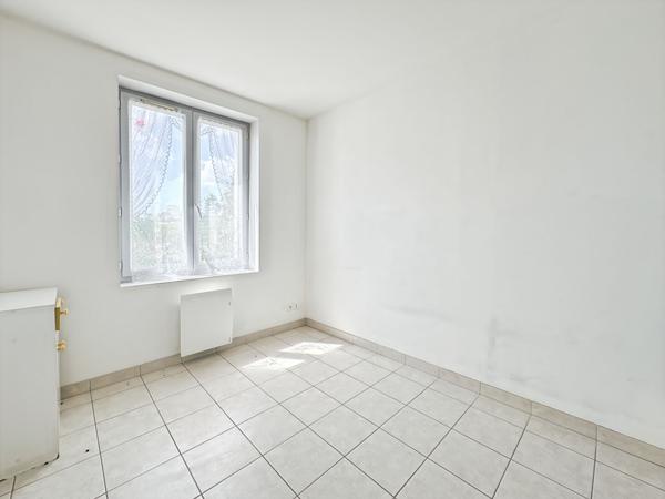 Maison 3 chambres + 261m² de dépendances