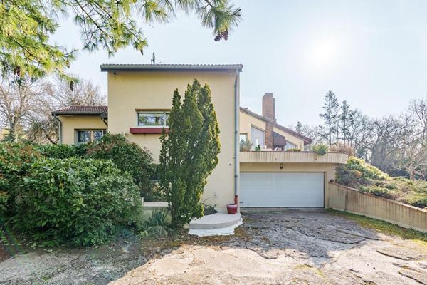 Maison d’architecte des années 80 avec vue imprenable