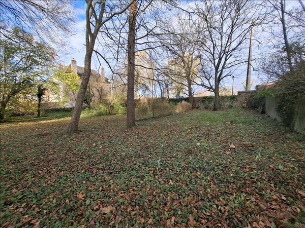 Immeuble à vendre |  Châteaumeillant |  350 m²