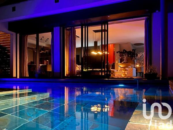 Maison 9 pièces de 308 m² à Saint-Louis (97450)