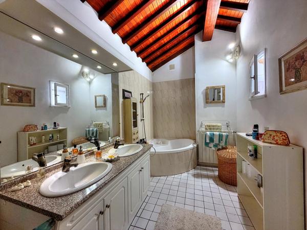 Magnifique maison de 158,7 m² à Aups avec piscine