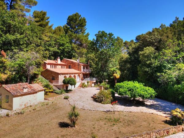 Magnifique maison de 158,7 m² à Aups avec piscine