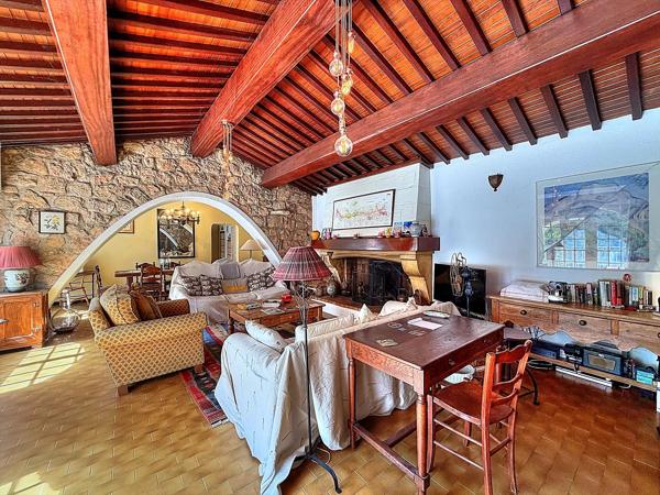 Magnifique maison de 158,7 m² à Aups avec piscine